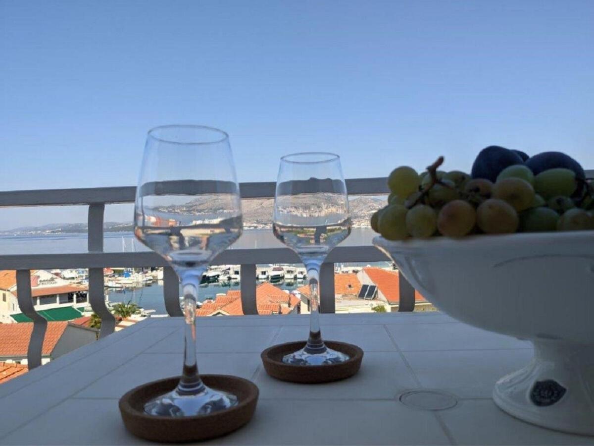 Apartments Biserka - 50 M From Beach Trogir Buitenkant foto