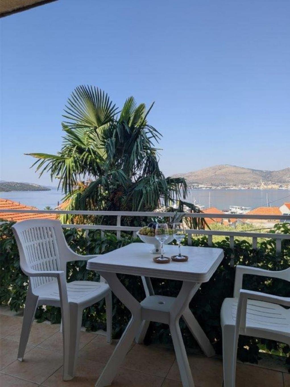 Apartments Biserka - 50 M From Beach Trogir Buitenkant foto