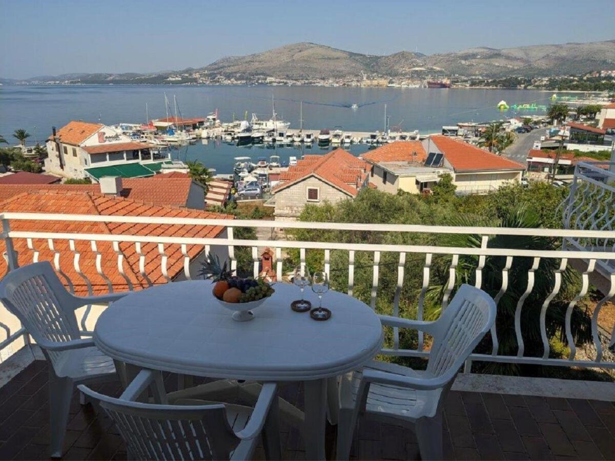 Apartments Biserka - 50 M From Beach Trogir Buitenkant foto