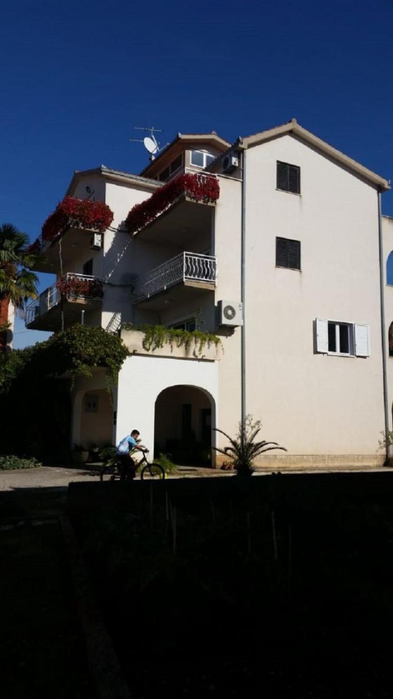 Apartments Biserka - 50 M From Beach Trogir Buitenkant foto