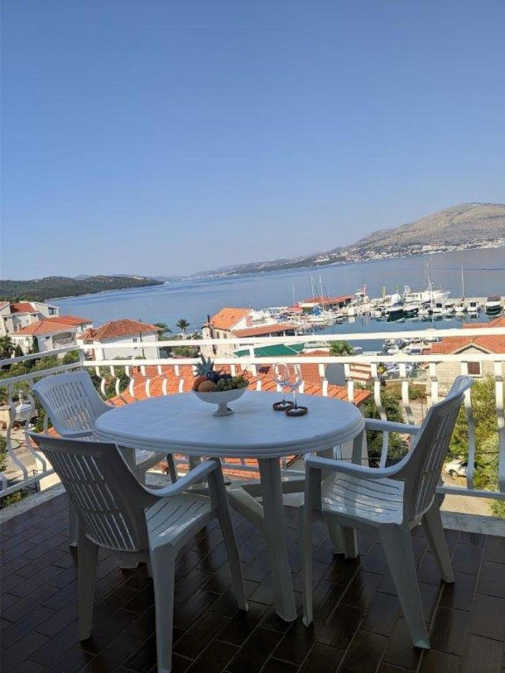 Apartments Biserka - 50 M From Beach Trogir Buitenkant foto
