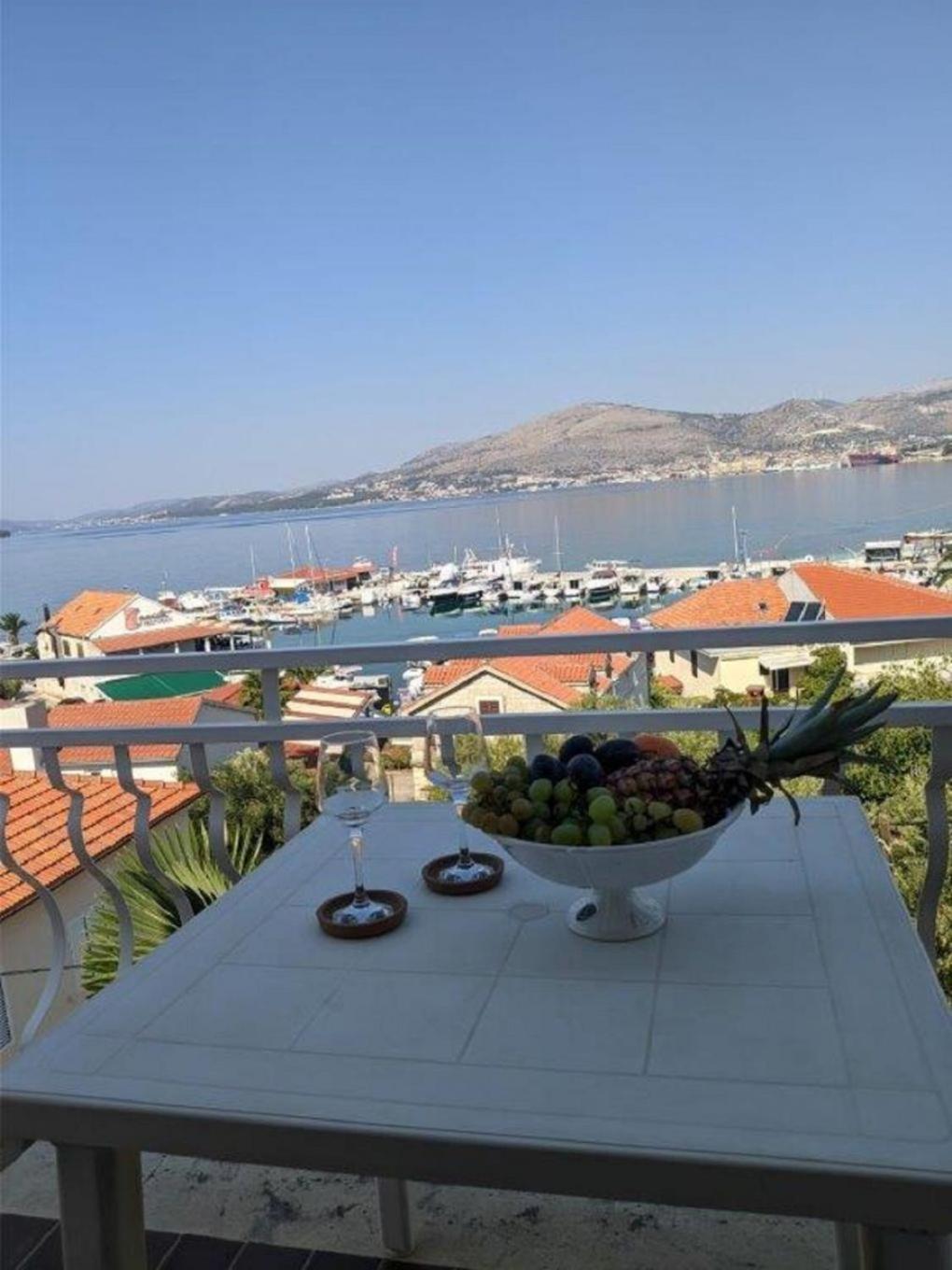 Apartments Biserka - 50 M From Beach Trogir Buitenkant foto