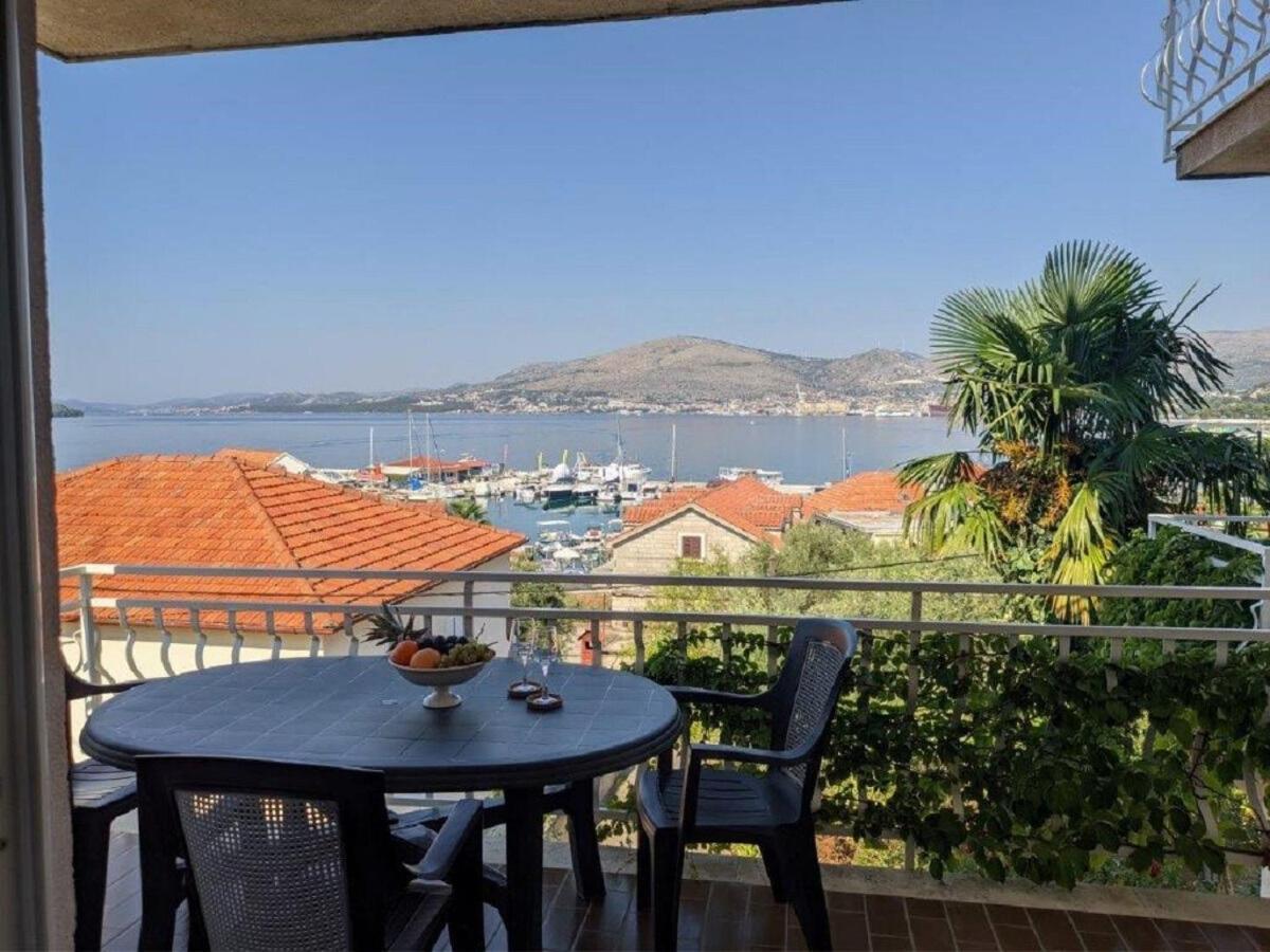 Apartments Biserka - 50 M From Beach Trogir Buitenkant foto