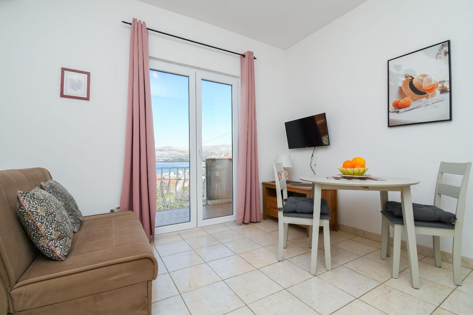 Apartments Biserka - 50 M From Beach Trogir Buitenkant foto