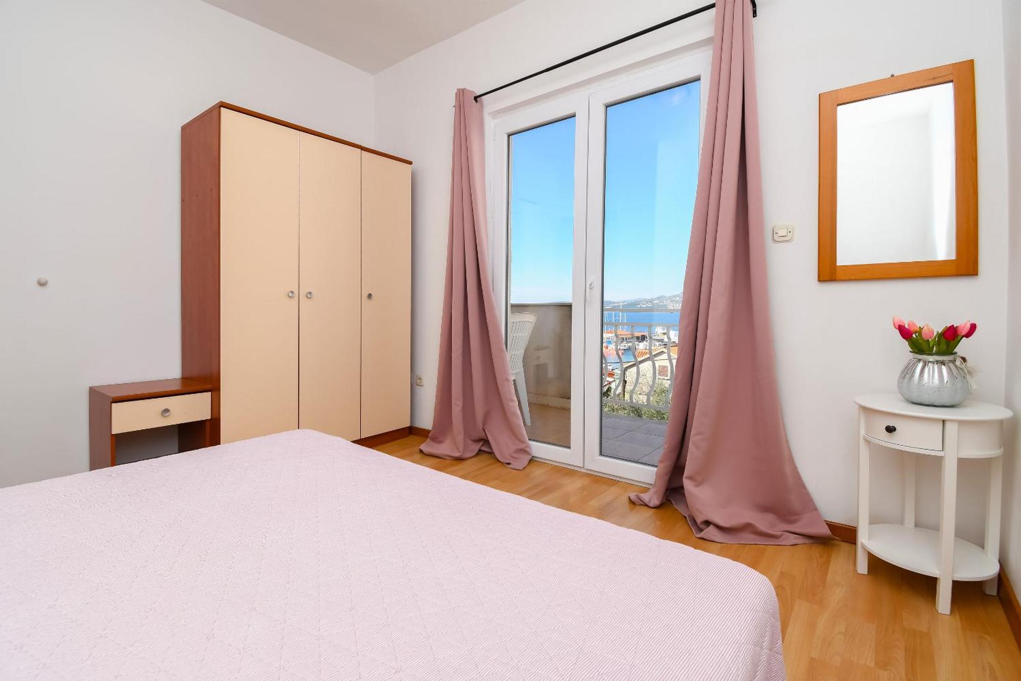 Apartments Biserka - 50 M From Beach Trogir Buitenkant foto