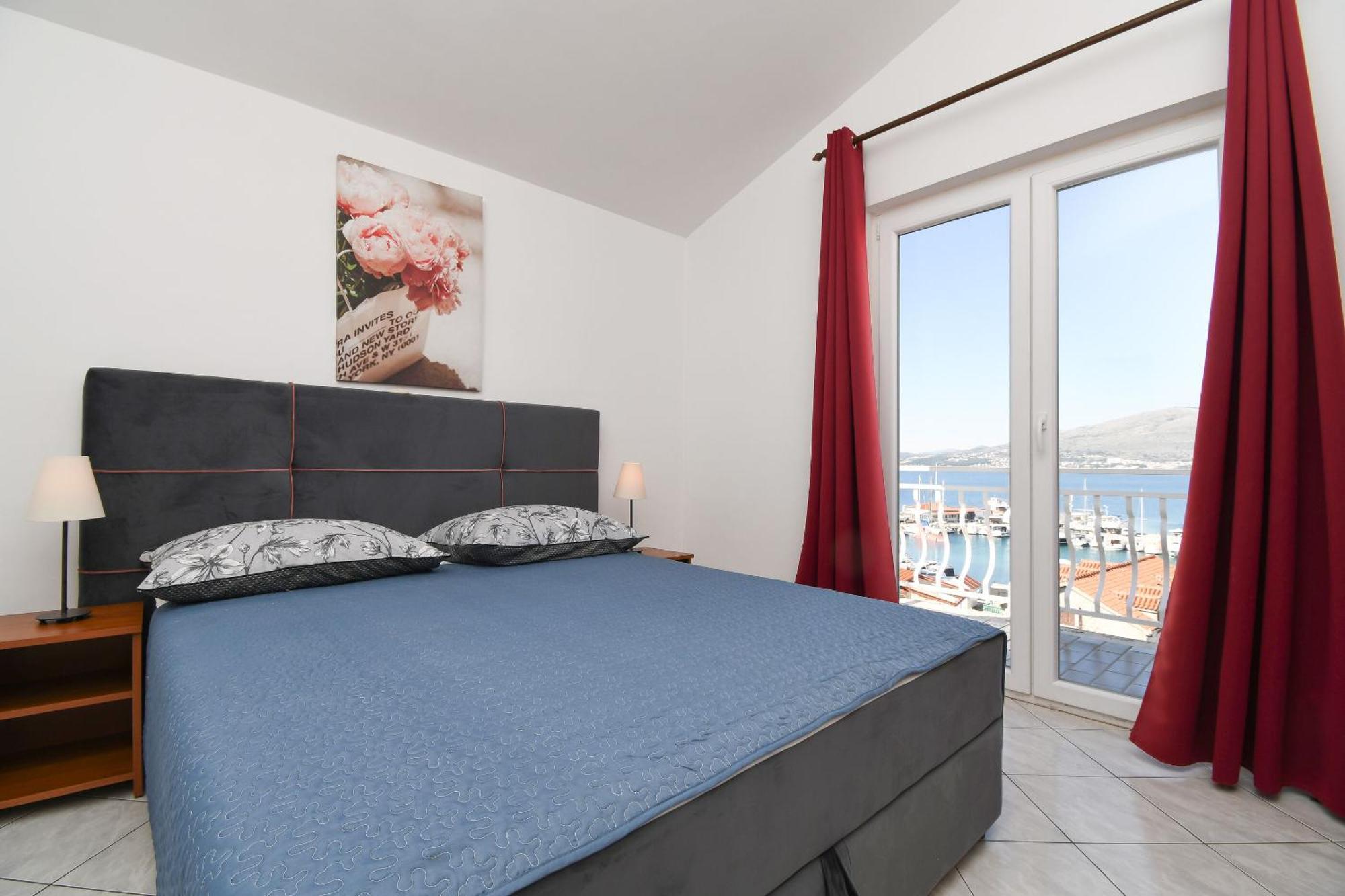 Apartments Biserka - 50 M From Beach Trogir Buitenkant foto