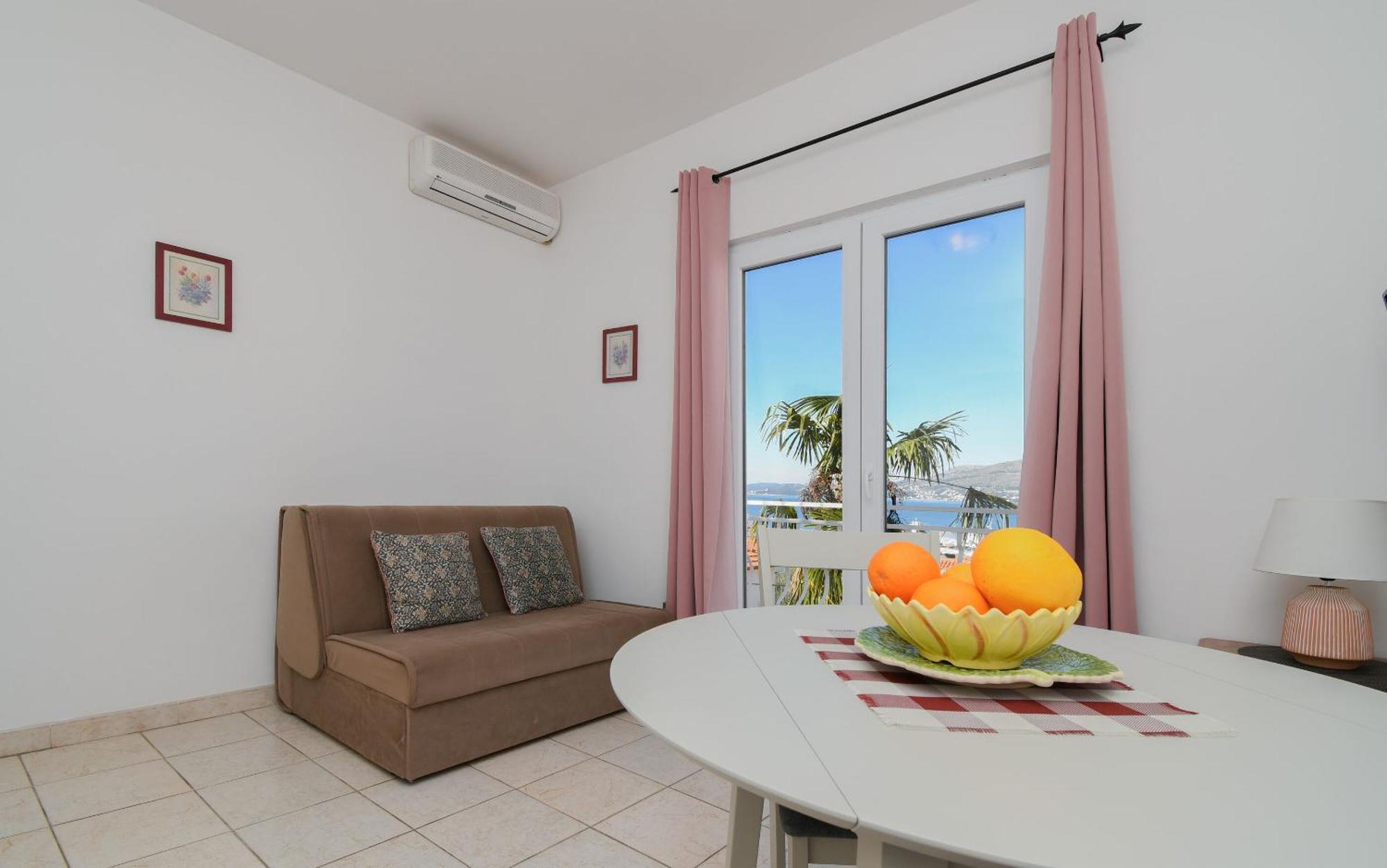 Apartments Biserka - 50 M From Beach Trogir Buitenkant foto