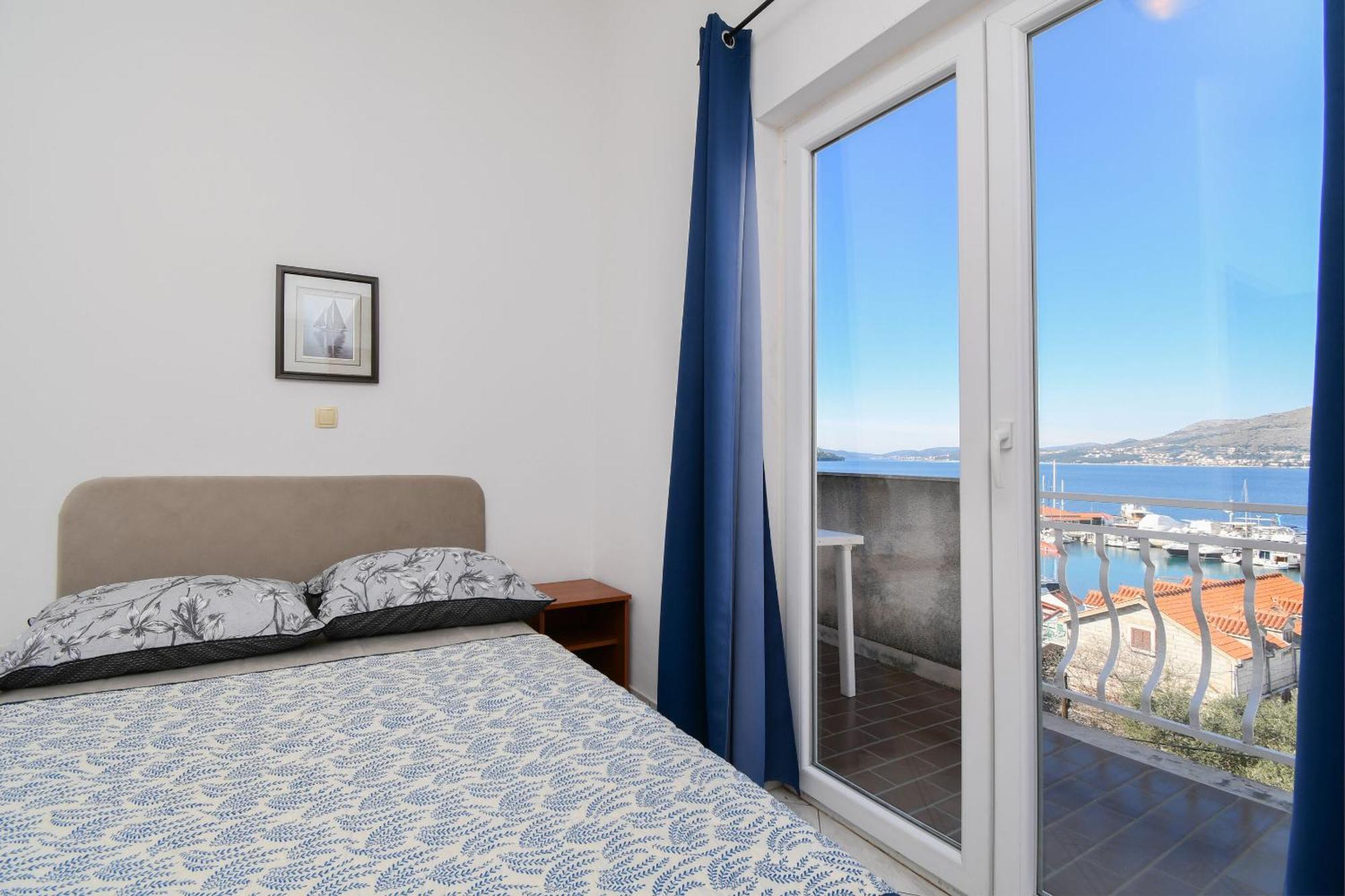 Apartments Biserka - 50 M From Beach Trogir Buitenkant foto
