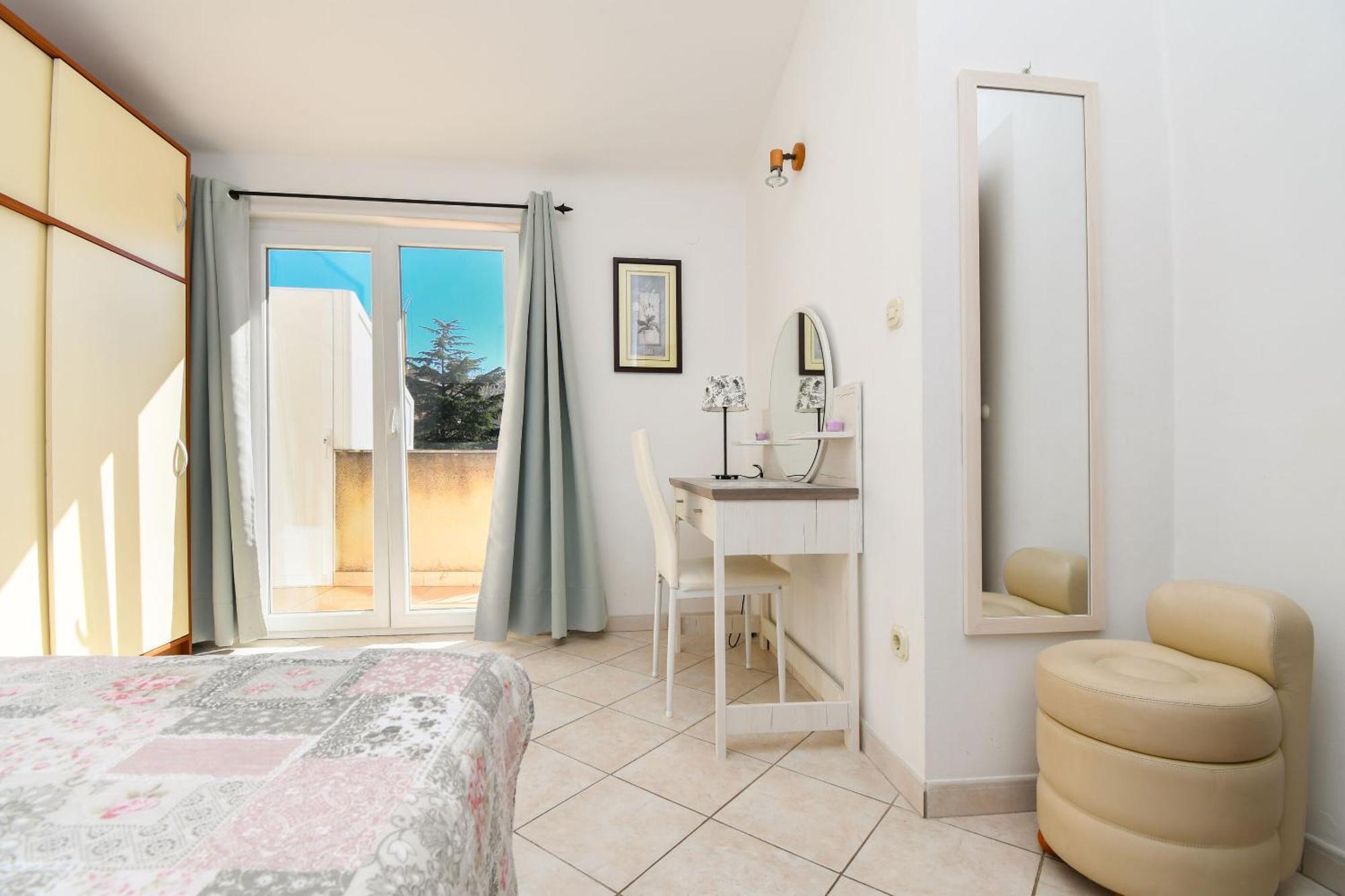 Apartments Biserka - 50 M From Beach Trogir Buitenkant foto