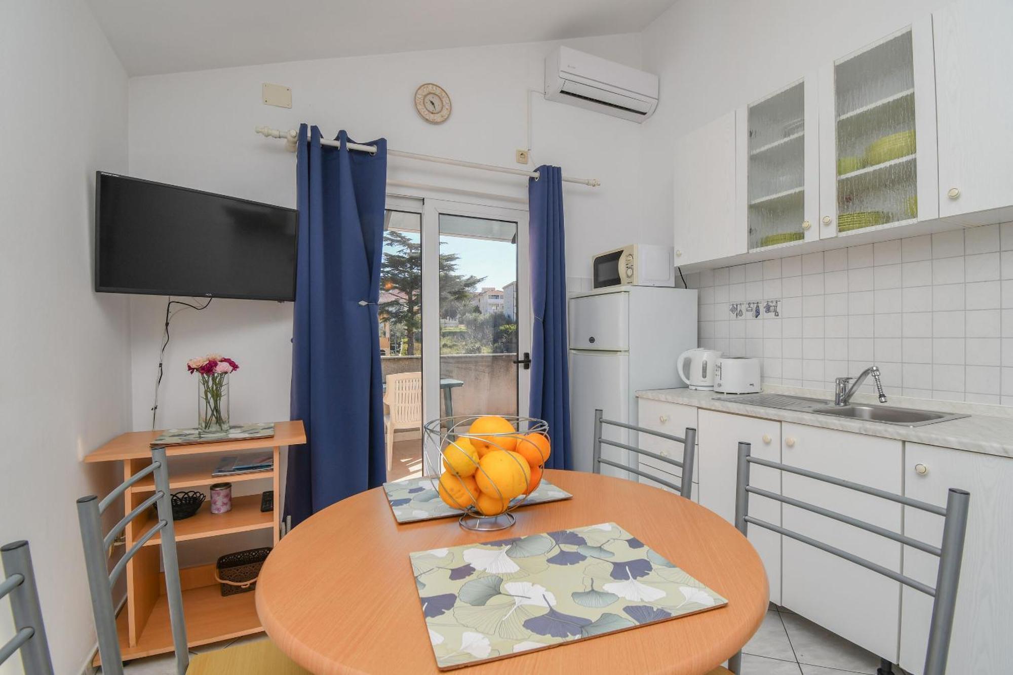 Apartments Biserka - 50 M From Beach Trogir Buitenkant foto