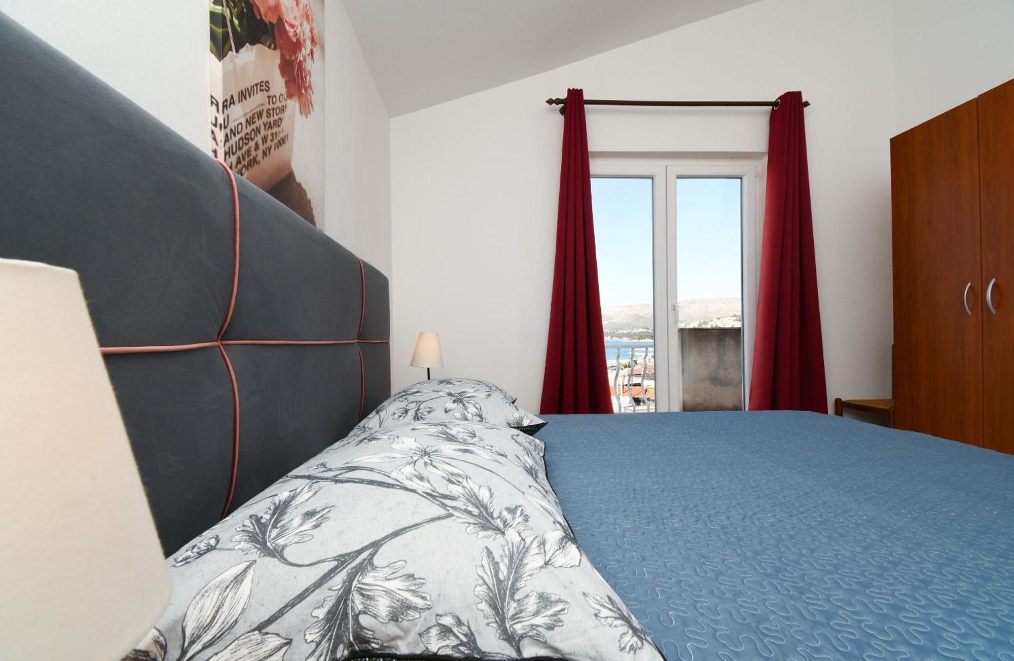 Apartments Biserka - 50 M From Beach Trogir Buitenkant foto