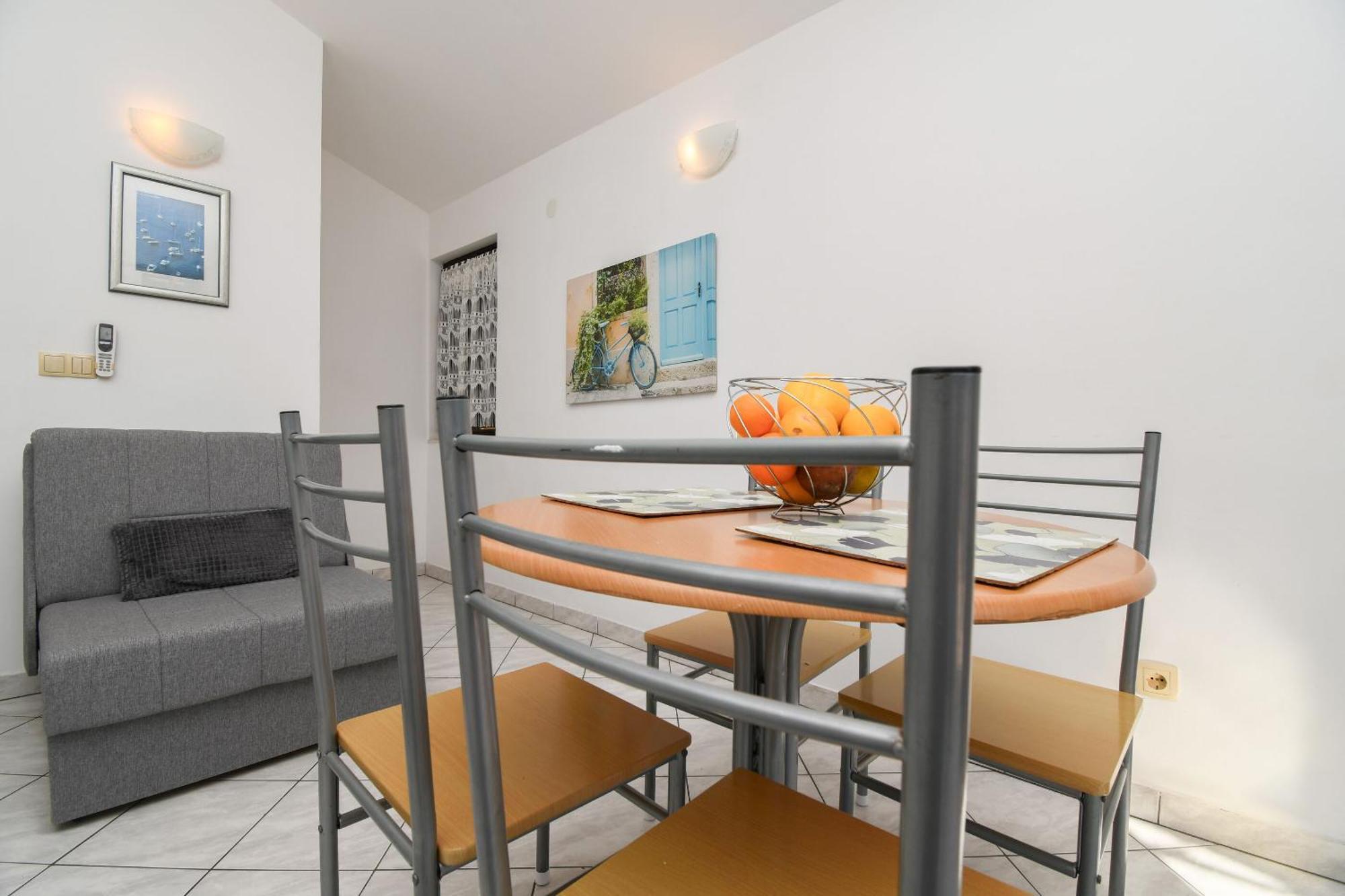 Apartments Biserka - 50 M From Beach Trogir Buitenkant foto
