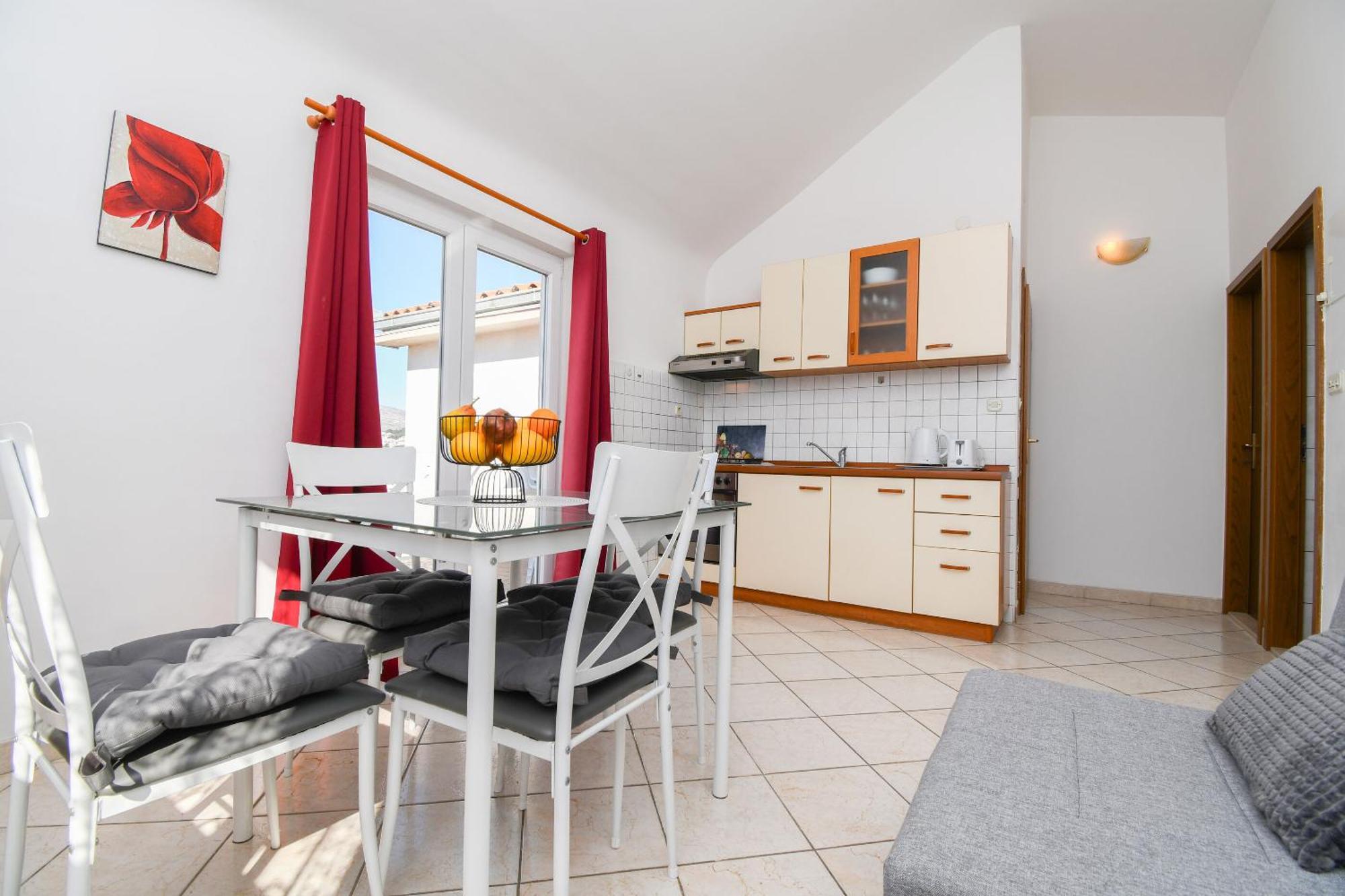 Apartments Biserka - 50 M From Beach Trogir Buitenkant foto