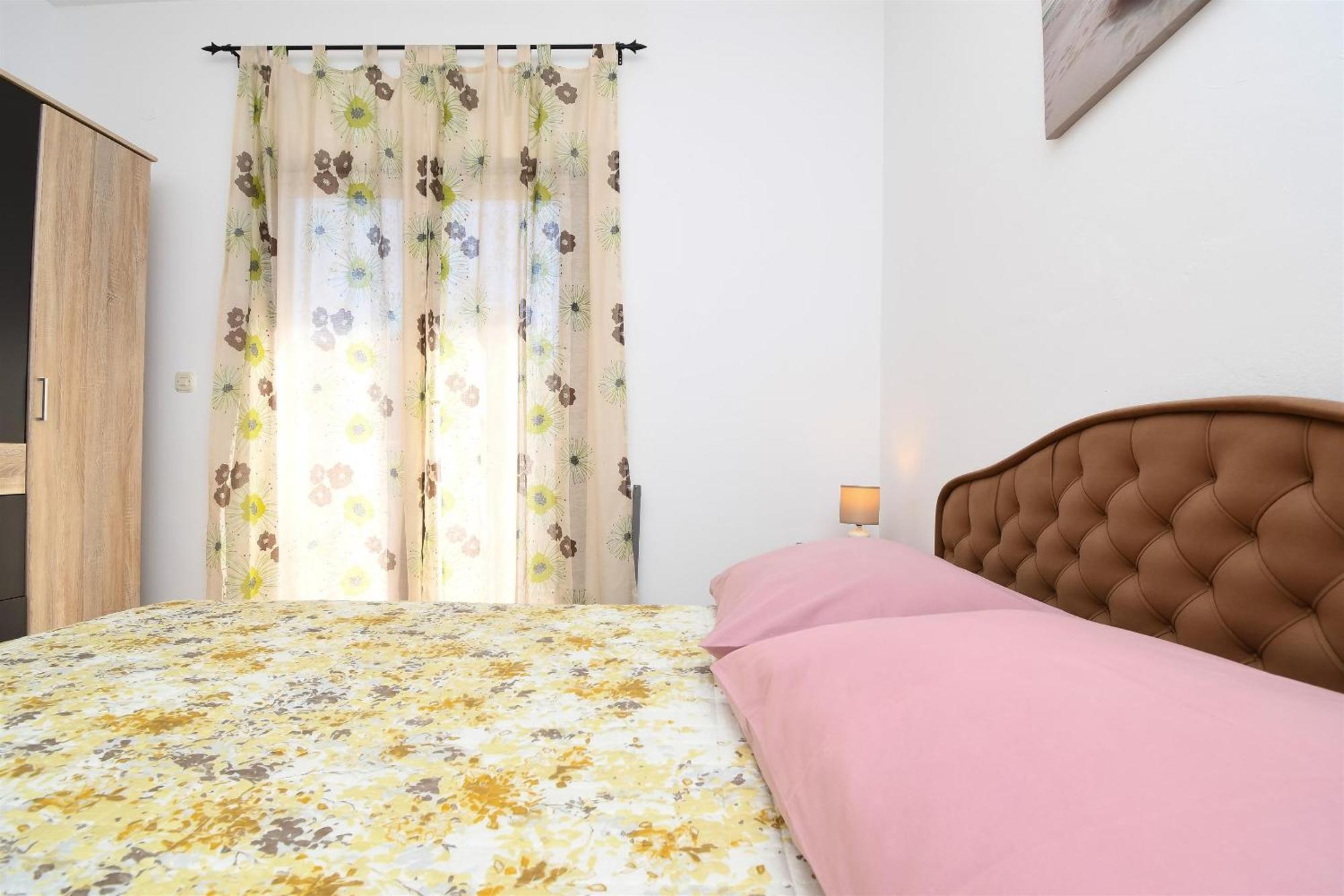 Apartments Biserka - 50 M From Beach Trogir Buitenkant foto