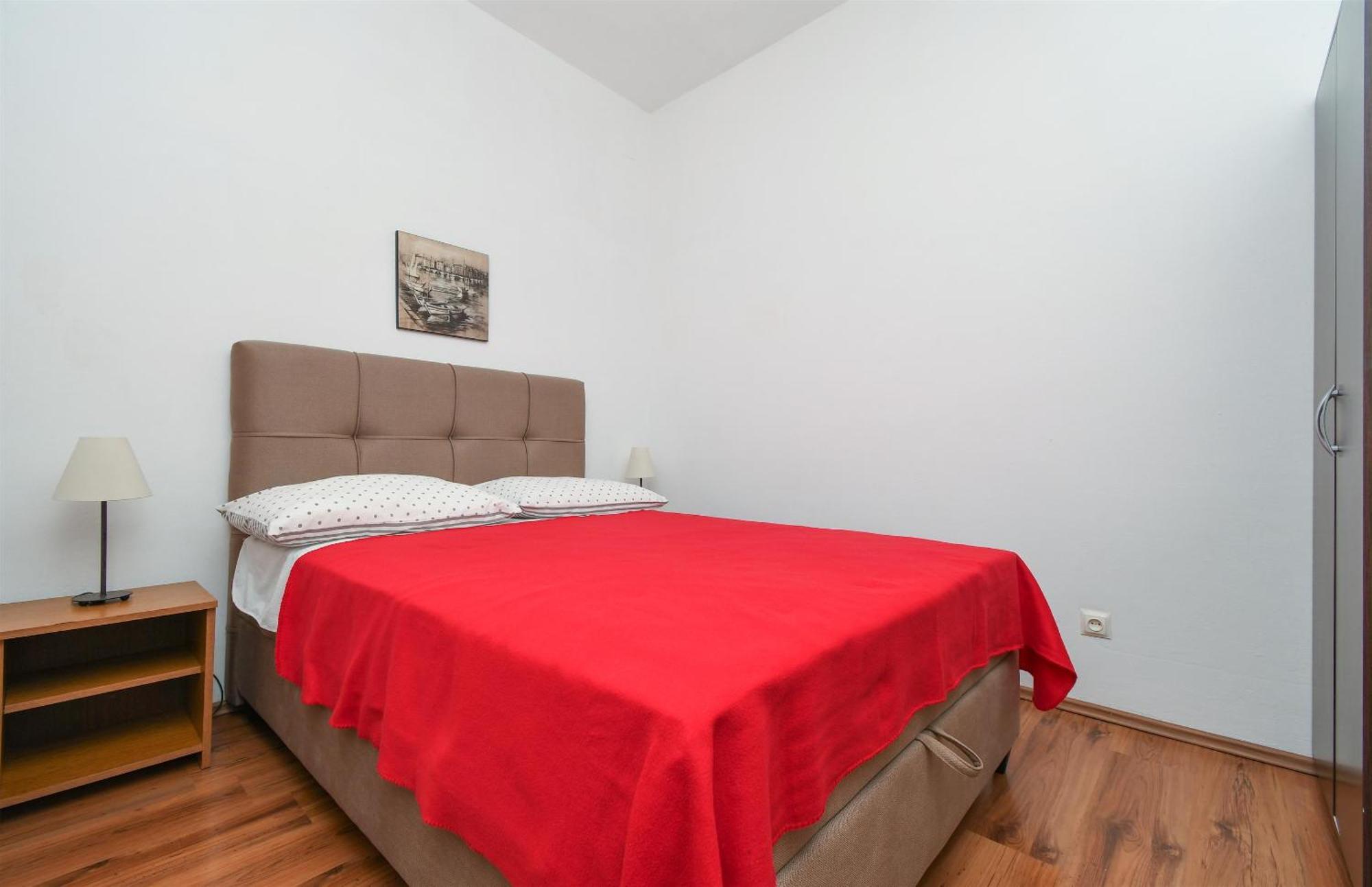 Apartments Biserka - 50 M From Beach Trogir Buitenkant foto