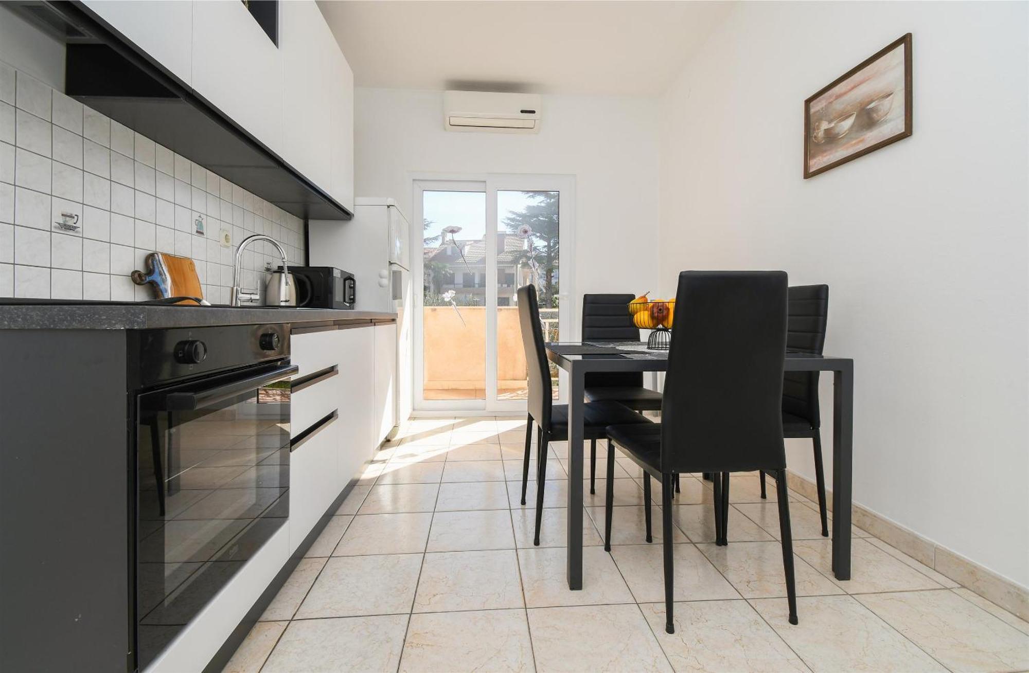 Apartments Biserka - 50 M From Beach Trogir Buitenkant foto