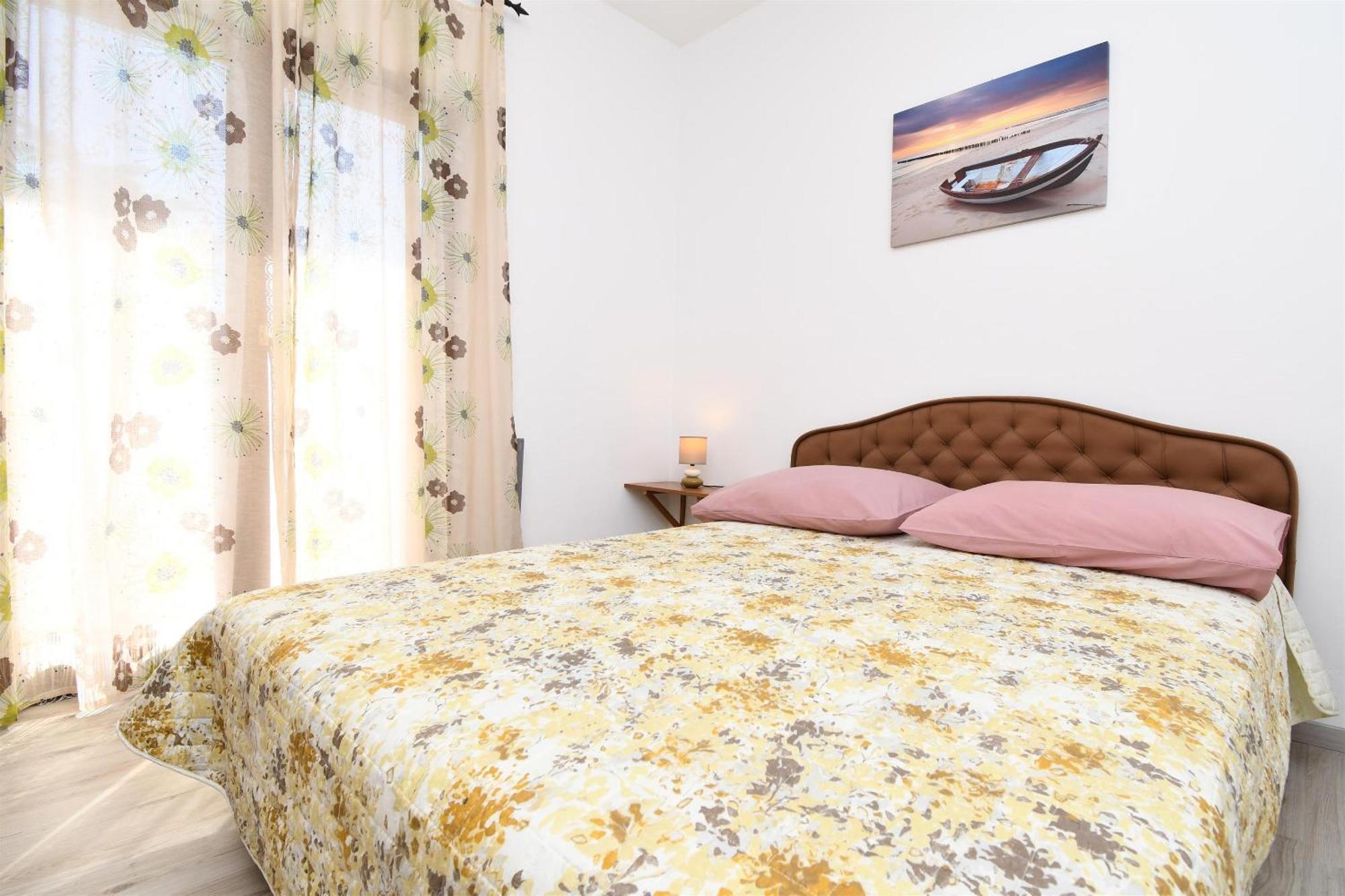 Apartments Biserka - 50 M From Beach Trogir Buitenkant foto