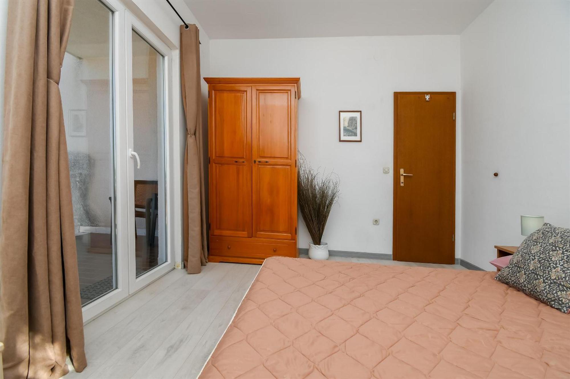 Apartments Biserka - 50 M From Beach Trogir Buitenkant foto