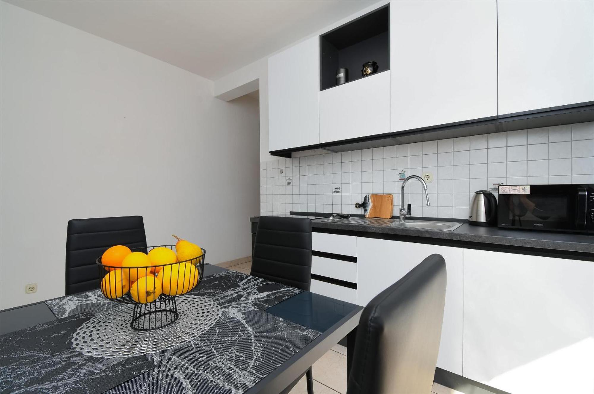 Apartments Biserka - 50 M From Beach Trogir Buitenkant foto