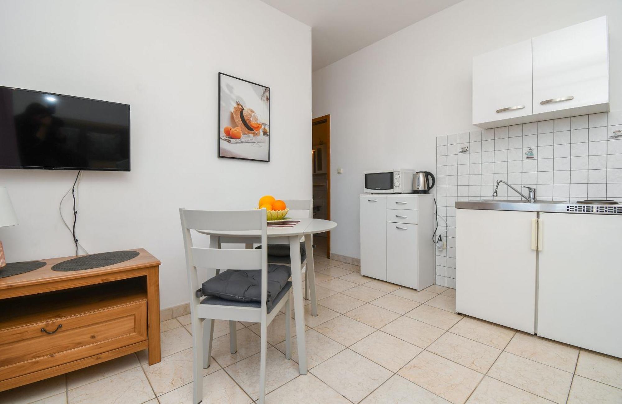 Apartments Biserka - 50 M From Beach Trogir Buitenkant foto